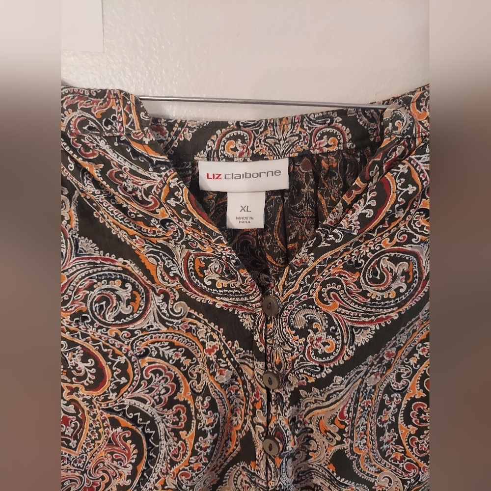 Liz Claiborne EUC Sleeveless Paisley print top for women. Perfect for warm days! - Picture 3 of 6
